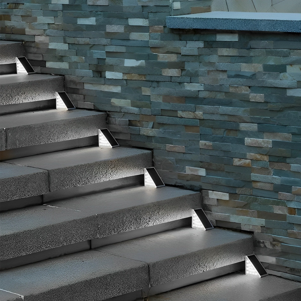 Triangular Intelligent Waterproof LED Solar Outdoor Step Lights Stairs Light