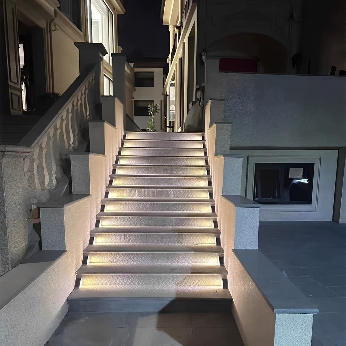 Triangular Intelligent Waterproof LED Solar Outdoor Step Lights Stairs Light